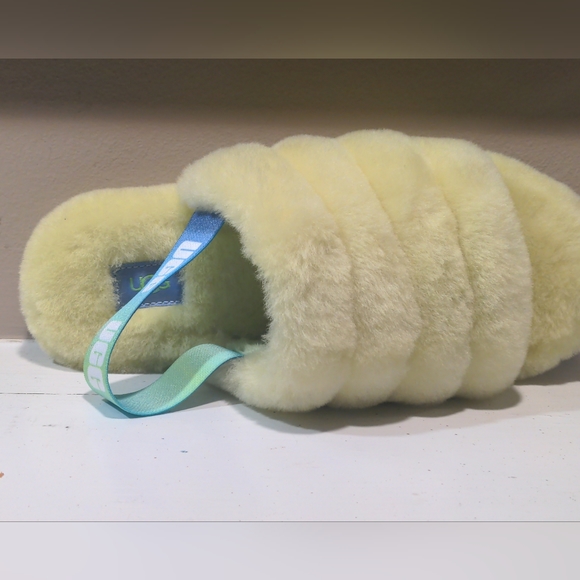 NWOB UGG Women's 5 Fluff Yeah Slide Sandals-Lime Green - Picture 4 of 6